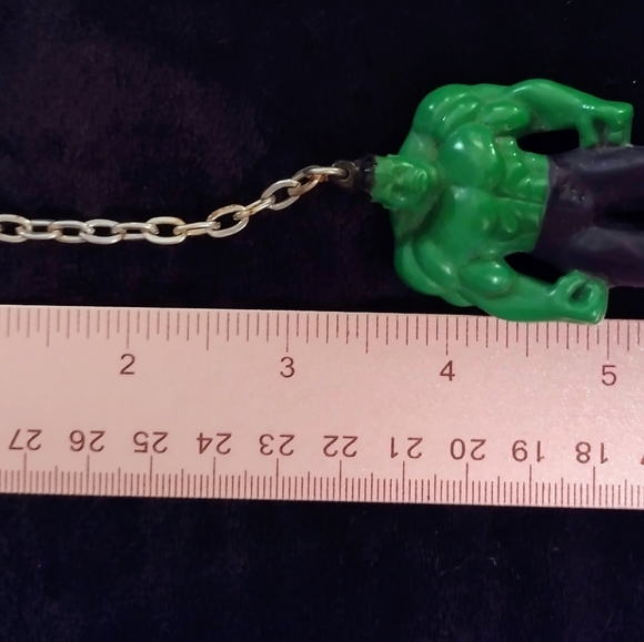 Incredible hulk shirt and keychain set - Picture 9 of 10